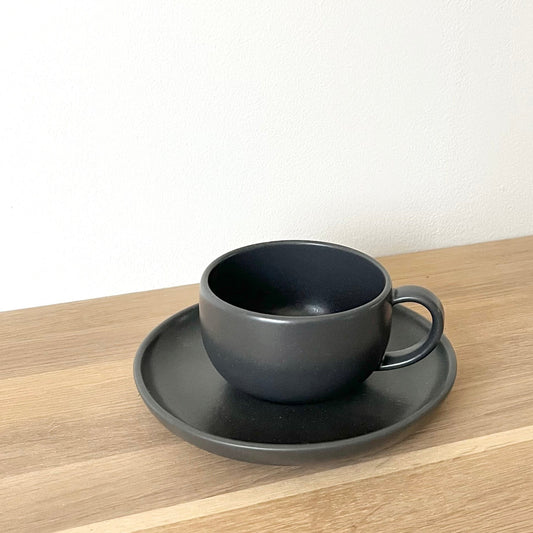 Tasse avec soucoupe "Omi" Noir - Grès fin