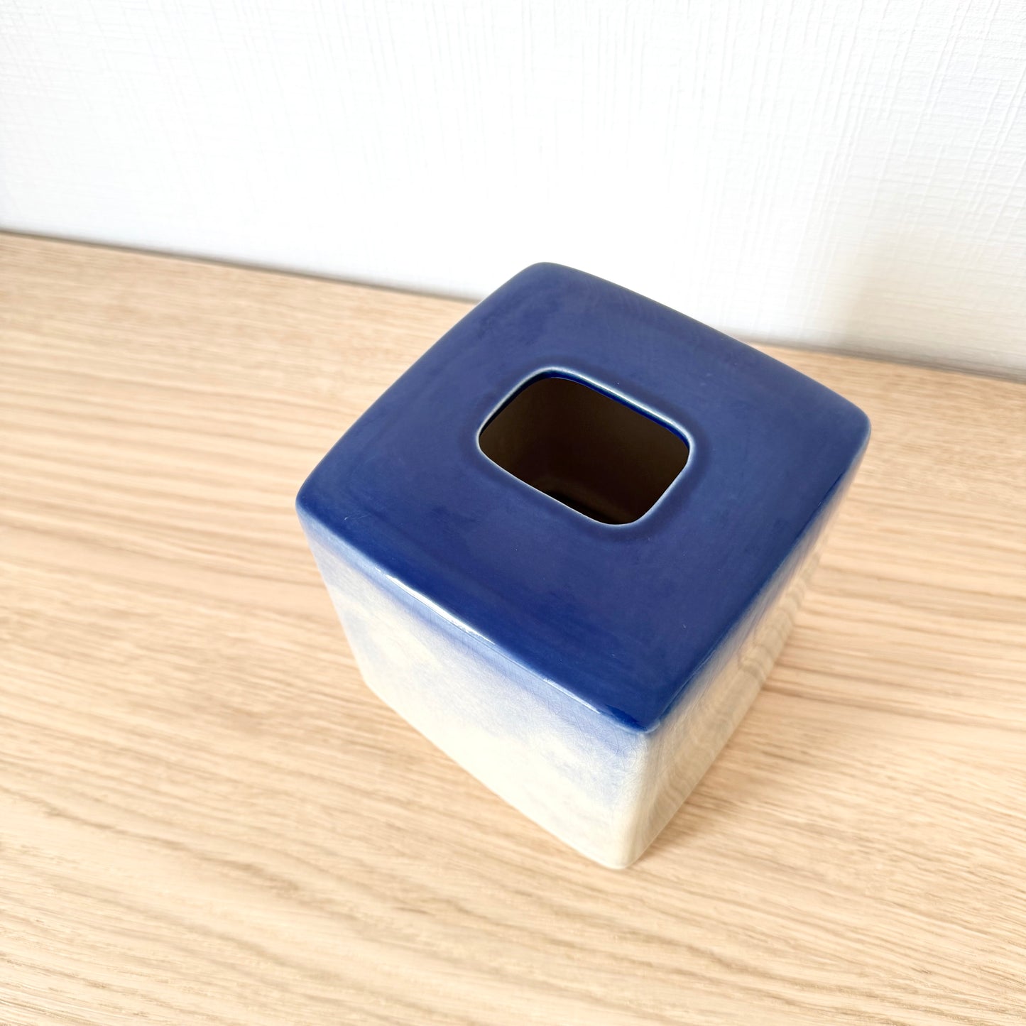Boîte à mouchoirs bleue