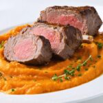 Découvrez 10 viandes qui se marient parfaitement avec une purée de carottes