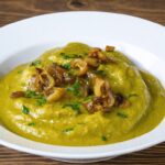 Délicieux Bar Rôti au Four, accompagné d’une onctueuse Crème d’Oseille et d’Échalotes fondantes