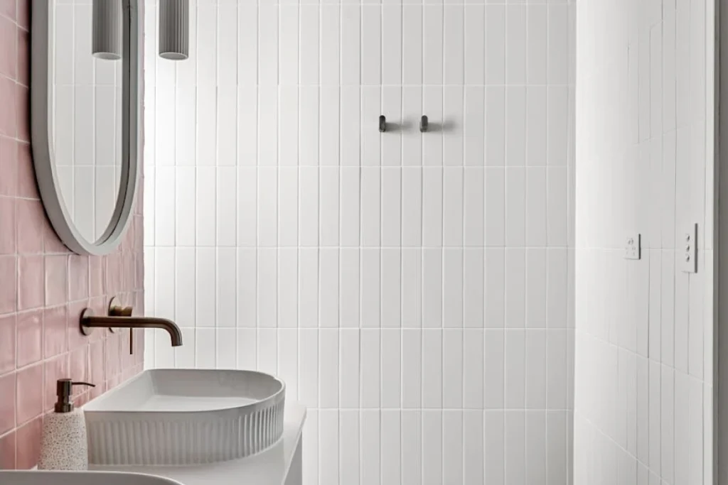Quels travaux confier à un plombier lors d'une rénovation de salle de bain ?