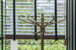 Quel porte-manteau choisir pour un petit appartement ?